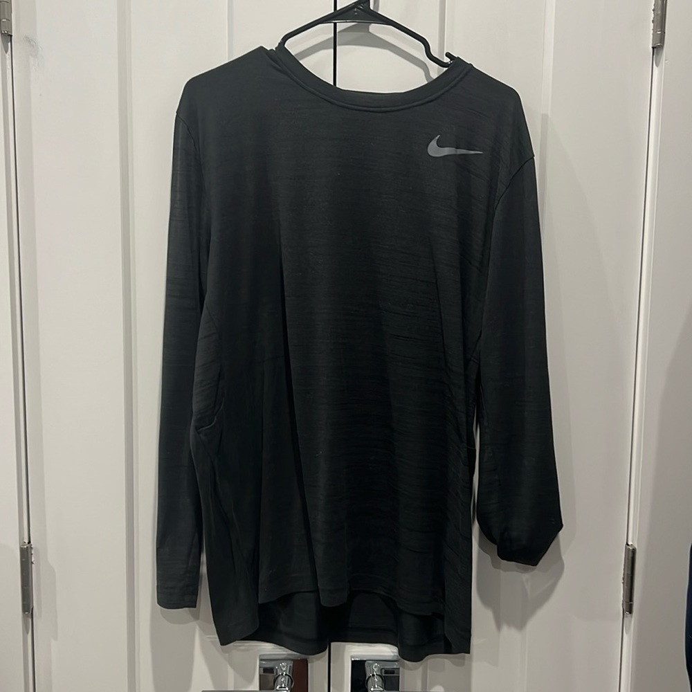 Nike DriFit Tee. Gray. XL